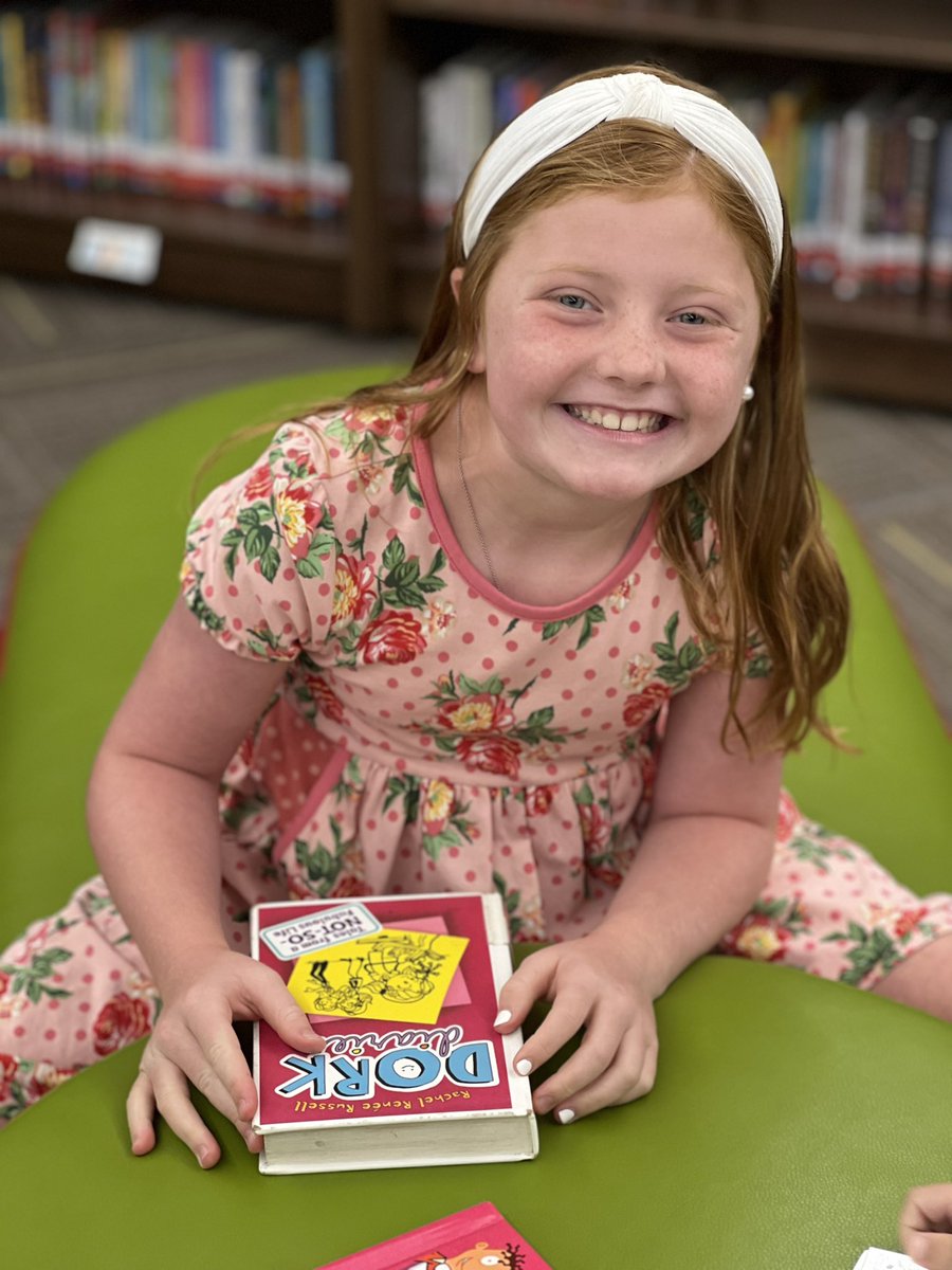 ChelsiHenry's tweet photo. Today was full of 3rd grade classes, a life skills class and some repeat patrons already! 3 golden tickets have been found so far and it’s been SO exciting! @Boyer_Elem_PISD @PISD_Libraries #bestofboyer #pisd_libraries https://t.co/AMrVPmJaJu