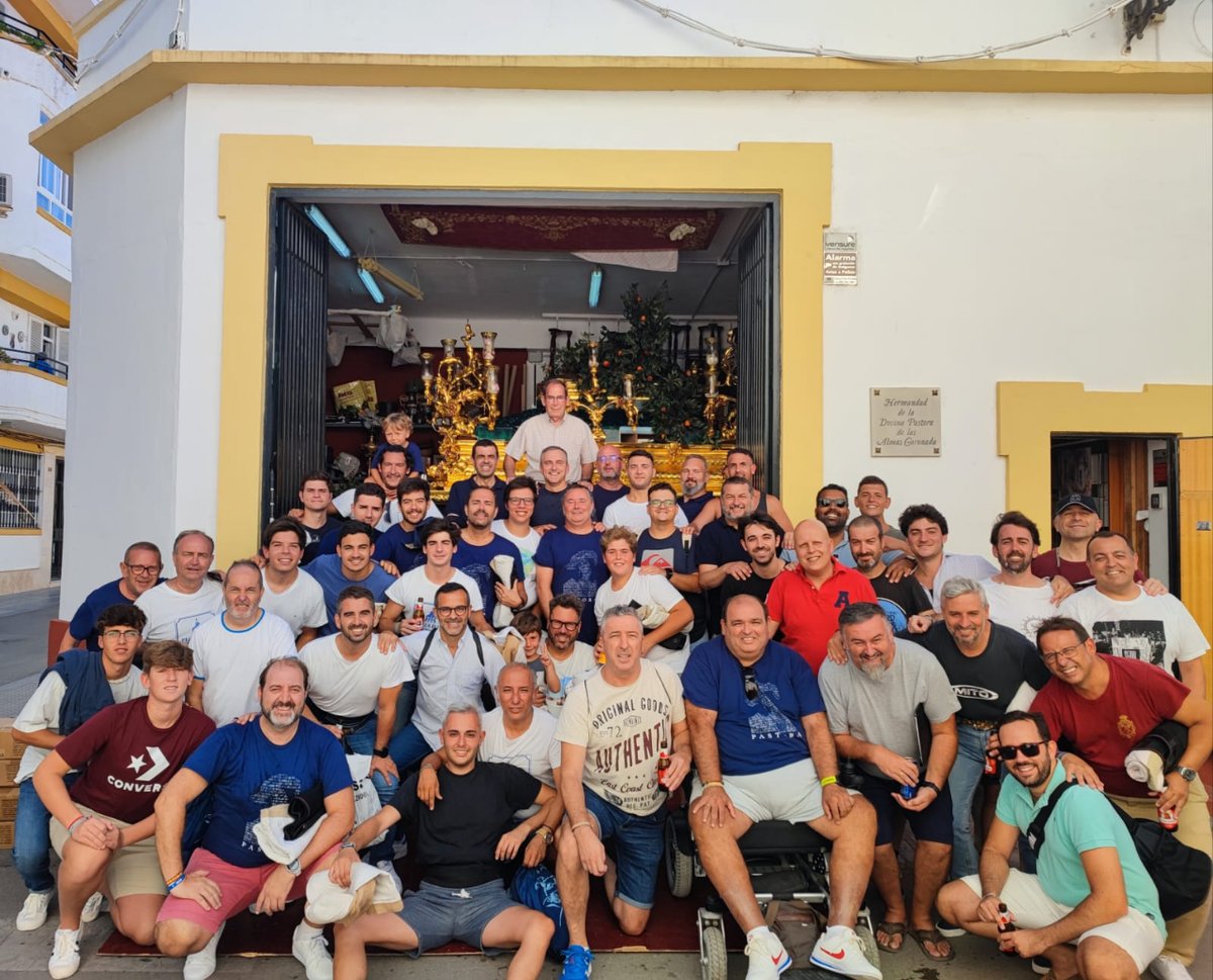 HdadPastora_Sf's tweet photo. Como cada año, tras el desmontaje, los pastoreños tenemos el tradicional almuerzo en CASA NACA, momento para recordar y recrearnos en la espectacular jornada de ayer.
Más tarde, el paso vuelve al almacén y comenzamos a soñar con un nuevo 15 de agosto.a https://t.co/Cbtl8AOh8X