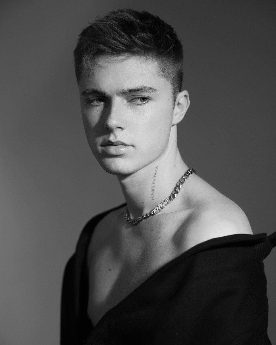 HRVY's tweet photo. why so serious https://t.co/el4NsW4a4d