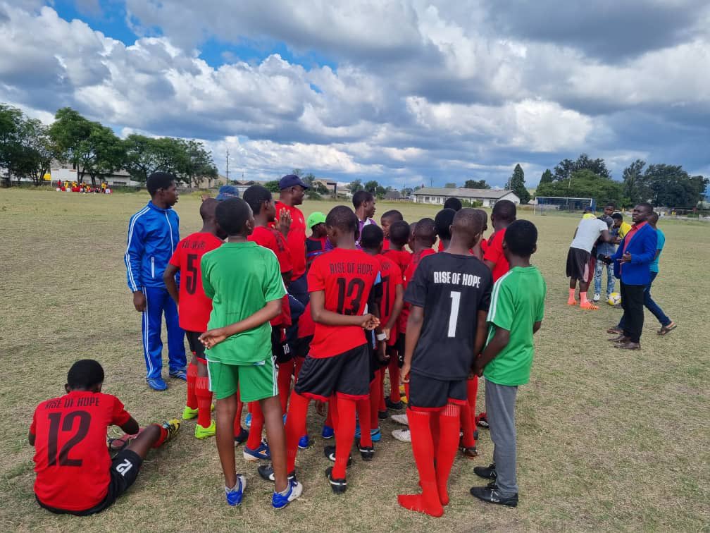 Come with your kids to train with us 

From the age of 8 years upto 23 ..chikoro chebhora ROHA 

Contact us on 0771782412/+263712919897

#sponsorROHA #InomiswaNani