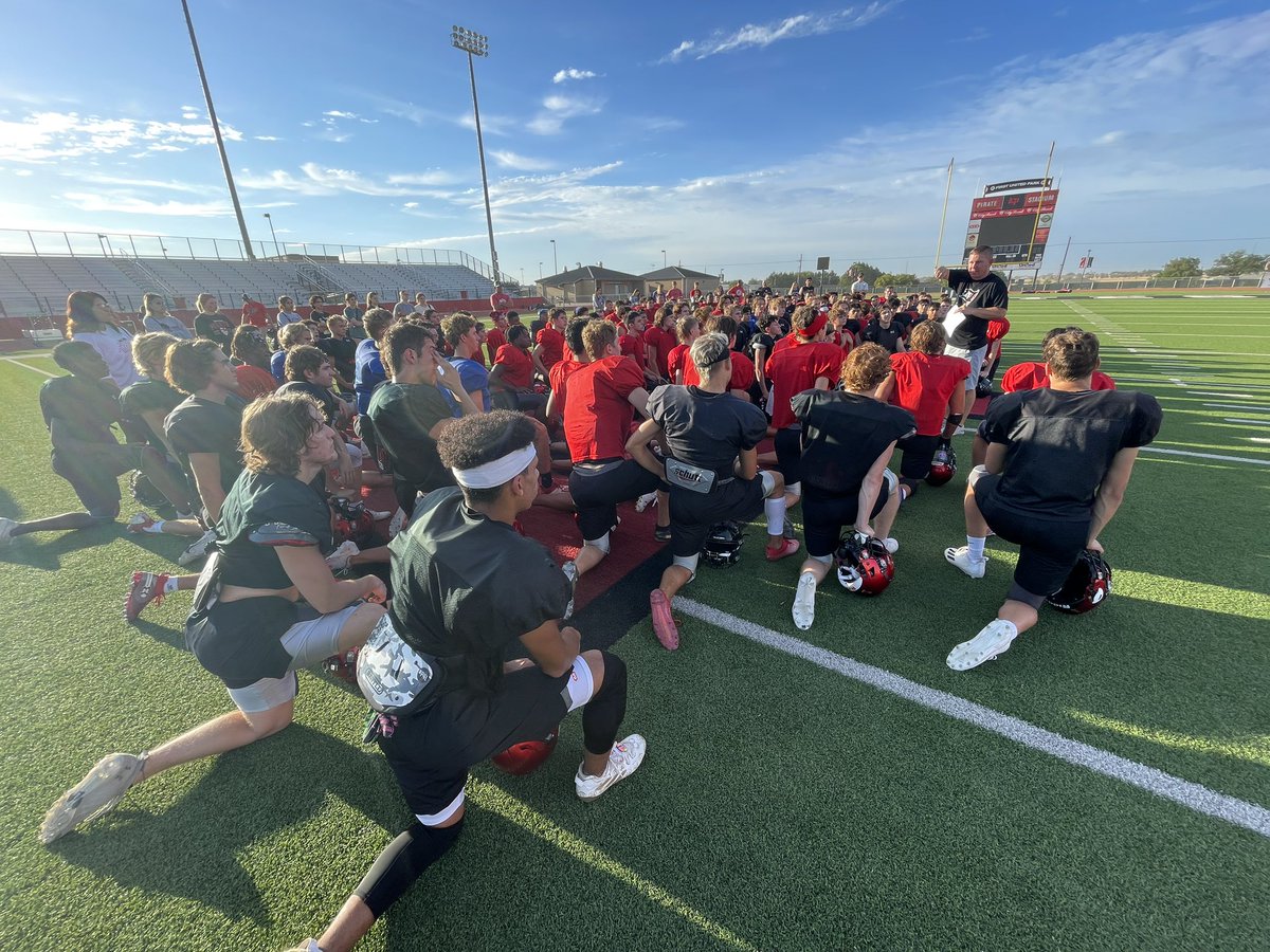 FootballLCP's tweet photo. Ended camp this morning and gearing up for the first day of school tomorrow. Striving to be great on and off the field. Be the example, not the exception to the rule. #bam @HubCityPrepsLBK @806hsscmedia @AthleticsLCP @ChrisLevel @arielle_schafer @pchristy11 @LCISDlchs @pixel5_ https://t.co/UC8ynVGxFP