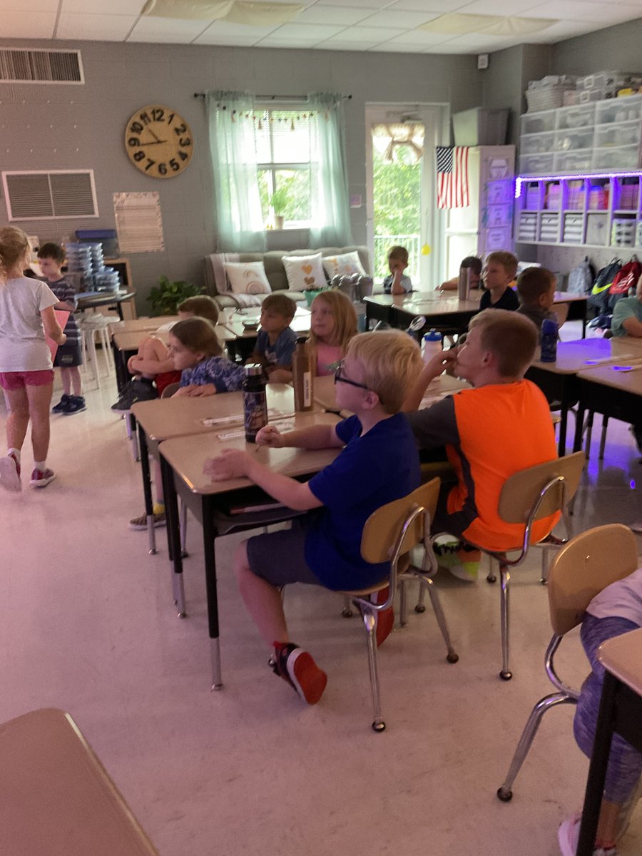 KJonesTeach's tweet photo. Loads of learning happening in these great classrooms at NSE! Love visiting these classrooms! @sumnertigers @co_sumner https://t.co/1ZNz0k0tbC