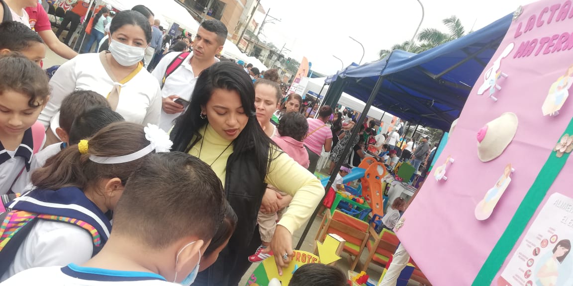 ISTPEM1's tweet photo. En esta feria organizada por la Secretaria Técnica "Ecuador crece sin desnutrición infantil" y Ministerio del Trabajo, se sensibiliza a la comunidad manabita en temas de alimentación saludable, nutrición y lactancia materna orientada hacia una infancia con futuro. https://t.co/vKBgNU8VE4