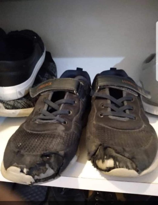 masumlaravuslat's tweet image. İnsani şartlarda yaşama umuduyla yollara düşen ve bunun için ölümü dahi göz alan insanlara, kurtulunması gereken “yük” muamelesi yapmak ve geri itmek ne insanlığa ne de vicdana sığar. @UNmigration

#Endpushbacks