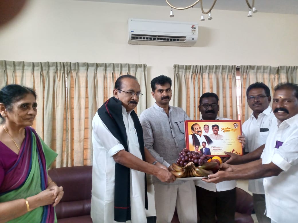 ArasuMdmk's tweet photo. தலைவர் அவர்களின் சாரதி ....

அண்ணன் பி.சி.துரை அவர்கள் இல்ல மணவிழாவிற்கு ....

சென்னையில் தலைவர் அவர்களிடம் அழைப்பிதழ் வழங்கினார்கள் .... https://t.co/bIfABdMJAm