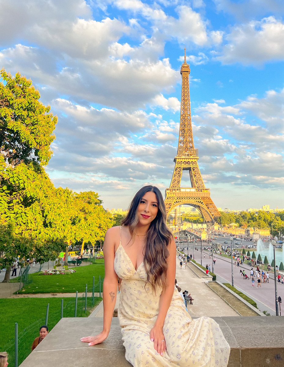 abbygrimaldo_'s tweet photo. The Garcia/Grimaldo’s in Paris! ❤️ https://t.co/vncBZOfeQU
