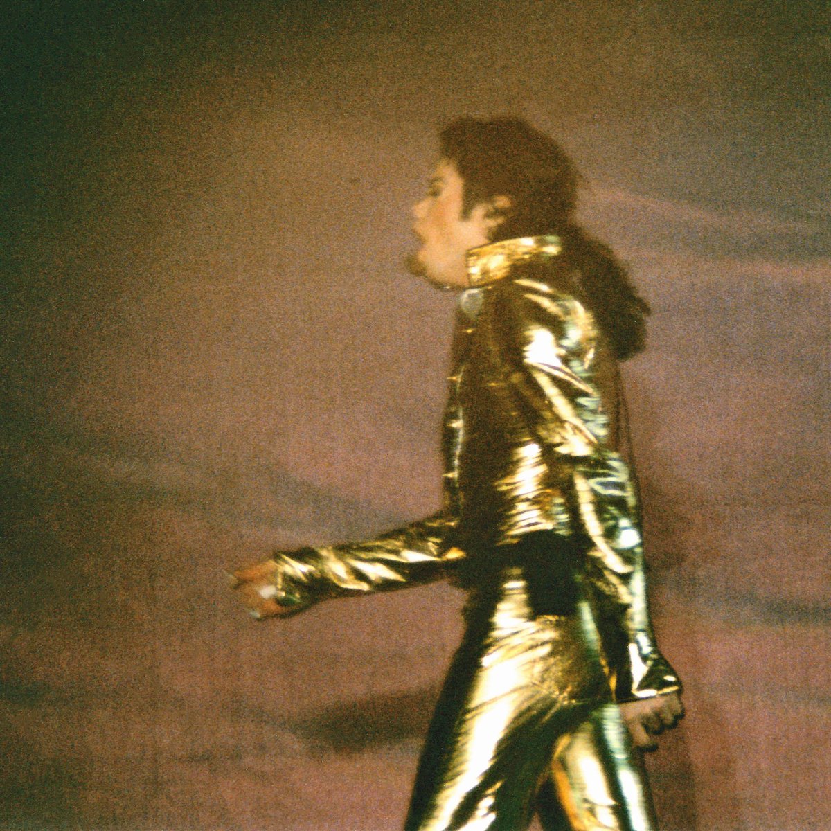 mjupdatebyharry's tweet photo. Here I share some pictures of Michael Jacksons HIStory Tour. I start with my first MJ concert in 1996 in Amsterdam:
 #MJTours #MichaelJackson
All pictures by @hahehmann https://t.co/DlXegl6h9z