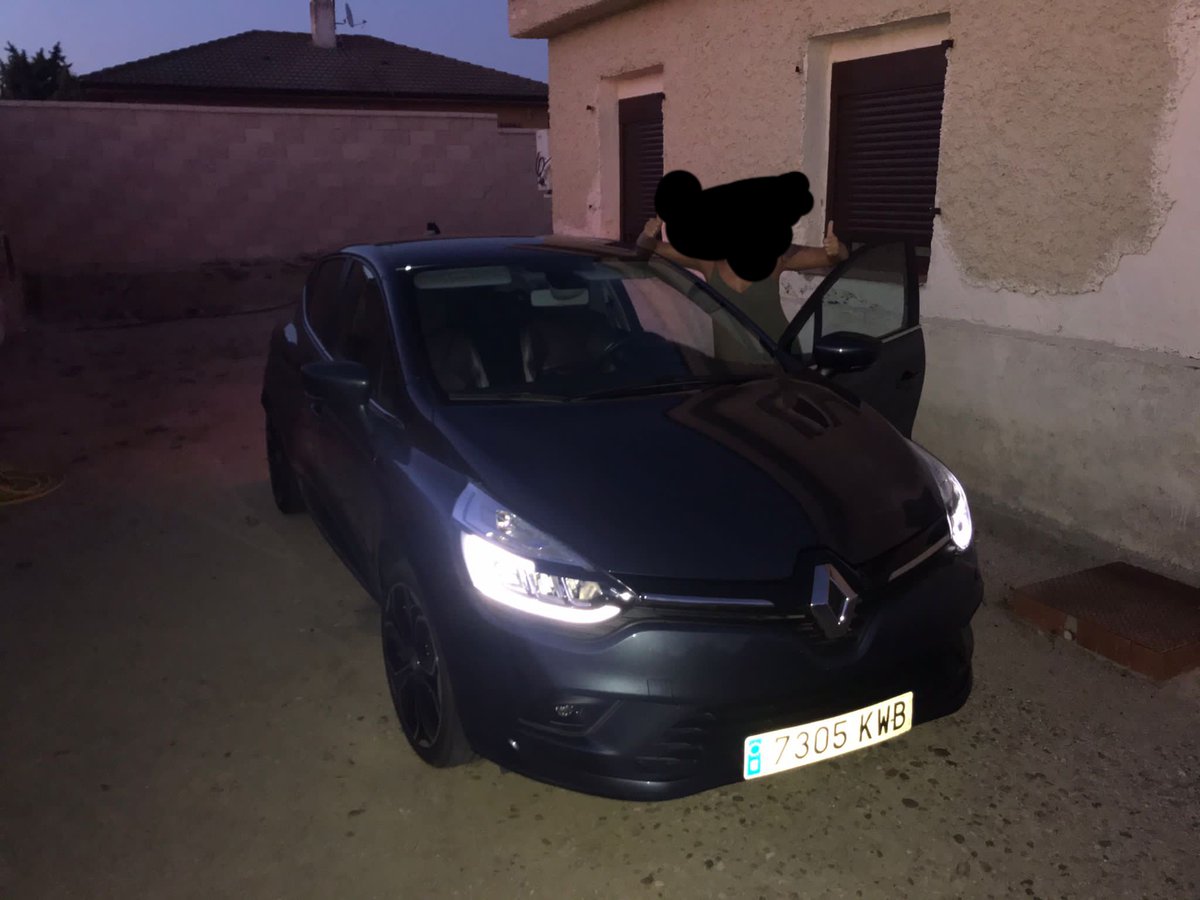 baquerator's tweet photo. Coche robado a una empleada del Hospital en la puerta del HUFA #Alcorcón por favor RT a ver si aparece @Hardcorcon Gracias https://t.co/Ji8BWN8ItJ
