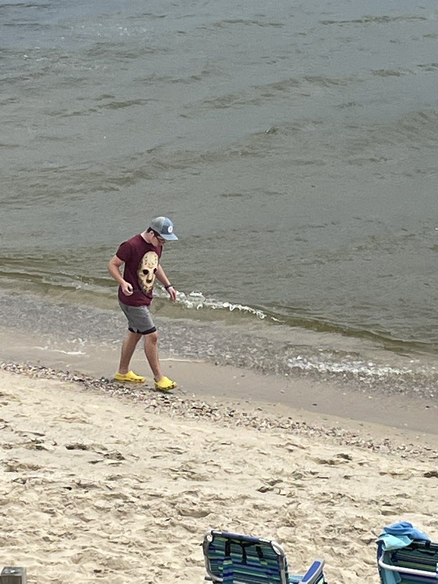MatthewLyons04's tweet photo. @CrazyRalph1980 this lad just walked passed me on the beach.  suggestions?!? https://t.co/Nc74jUnEQs