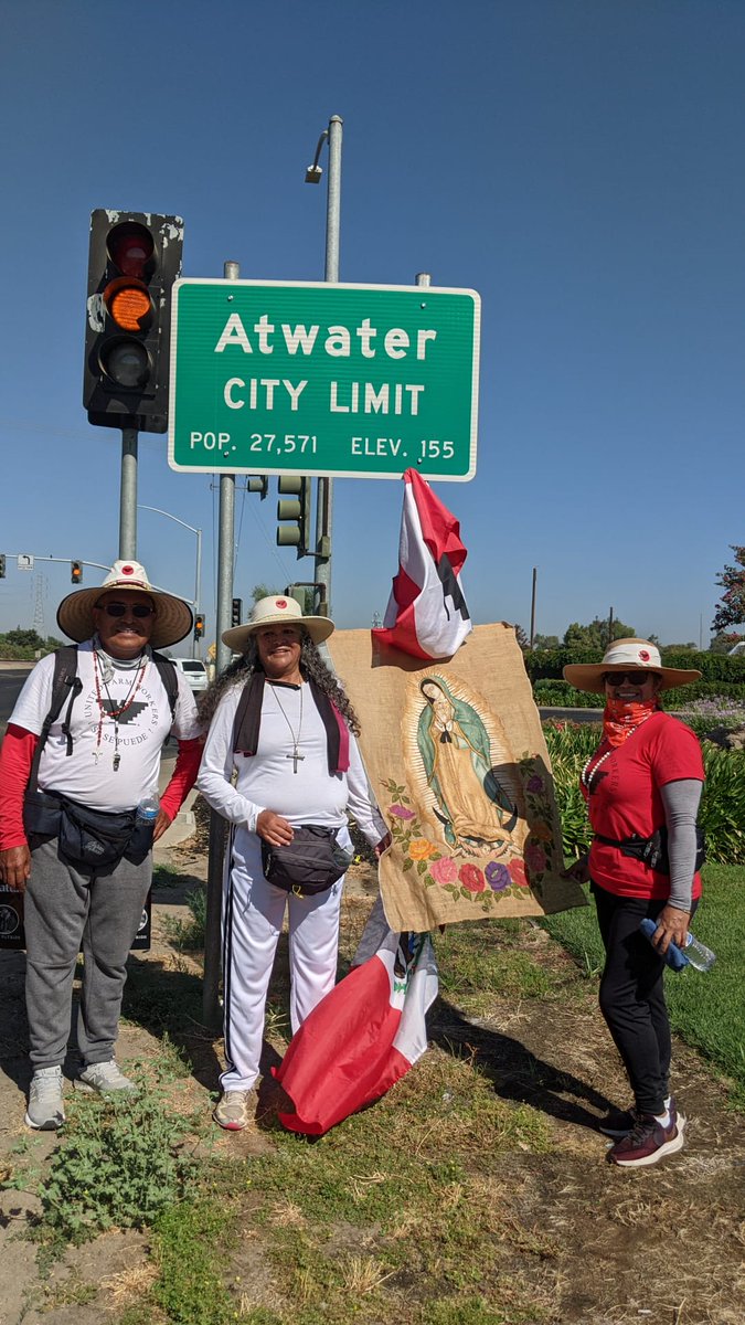 UFWupdates's tweet photo. Today's 18 mile leg of the march is from Merced to Livingston. We've just passed Atwater CA, so we've marched about 9 miles and have 9 to go. Today's high is predicted to be 106°, but that doesnt deter us. We are determined to reach Sacramento and tell @CAgovernor sign #AB2183 https://t.co/vCH35OcT6x