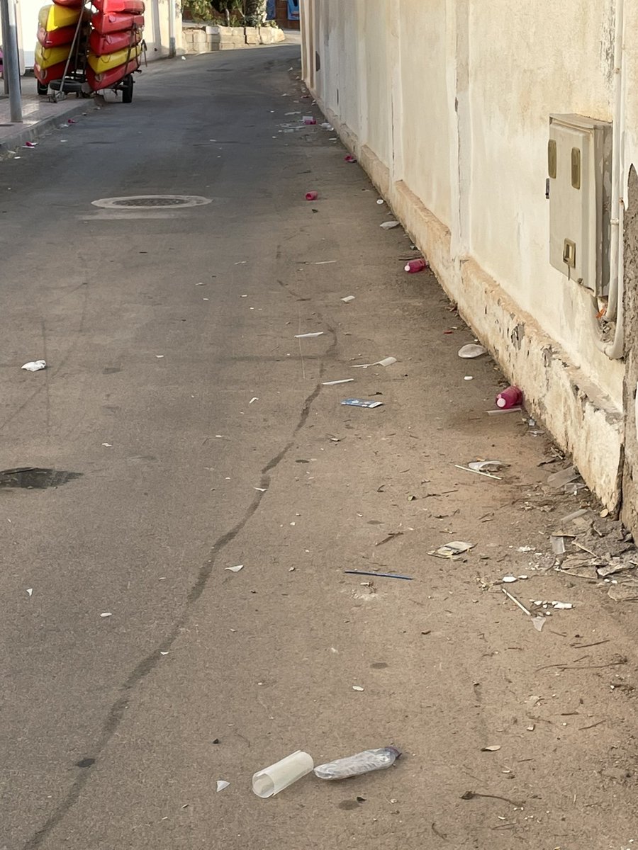 ConesaAndres's tweet photo. @AytoCartagenaES suciedad en varias calles de la Azohía. Calle valle del Tietar. https://t.co/bfvasvbYv2