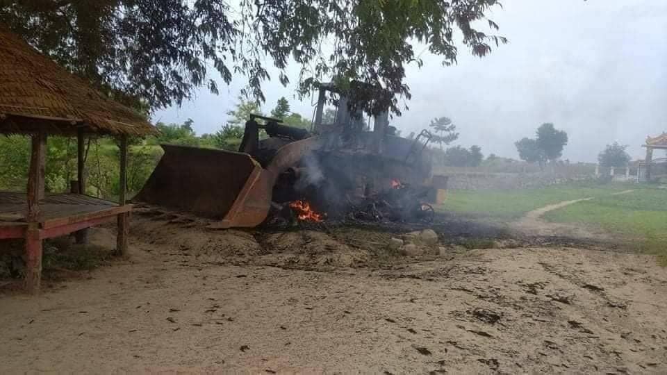 Myanmar_Now_Eng's tweet photo. Members of Myanmar's military torched nearly almost all of the homes in Ahtet Chaing Zauk and Aut Chaing Zauk, two villages northeast of Pauk with about 100 households, according to Magwe PDF. 

Photos - supplied 

#WhatsHappeningInMyanmar
Photos - Supplied https://t.co/oKXEsZqC8C