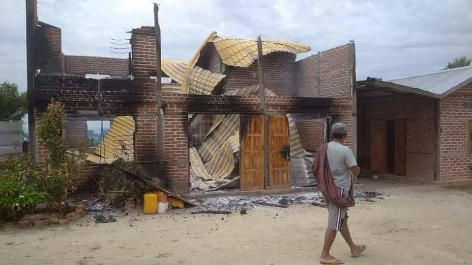 Myanmar_Now_Eng's tweet photo. Members of Myanmar's military torched nearly almost all of the homes in Ahtet Chaing Zauk and Aut Chaing Zauk, two villages northeast of Pauk with about 100 households, according to Magwe PDF. 

Photos - supplied 

#WhatsHappeningInMyanmar
Photos - Supplied https://t.co/oKXEsZqC8C