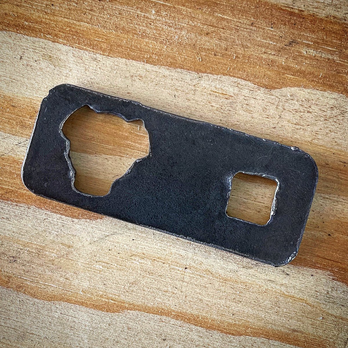 RoyFokkersGhost's tweet photo. 🤨For $18 plus shipping I get a wrench adapter that was just blasted out on the plasma table and thrown into a padded envelope. No finishing step. Customers like slag and burrs to gouge up their muzzle devices, I suppose. #hkthreeluggang #shitquality #halfassed https://t.co/TyLDlvMGEB