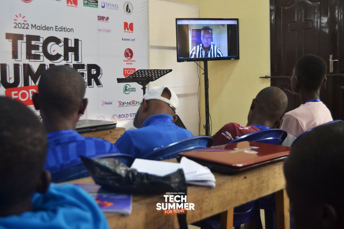 ngtgdi's tweet photo. Opeyemi Adeniran shared with the kids the importance of joining a community and never walk to alone in their career in tech.
#techSummer #teens #tech #TechSummerforteens #uiux #css #html #javascript #productdesign #grassroots #development #tech #women #design #architecture https://t.co/lQHaHDTRS8