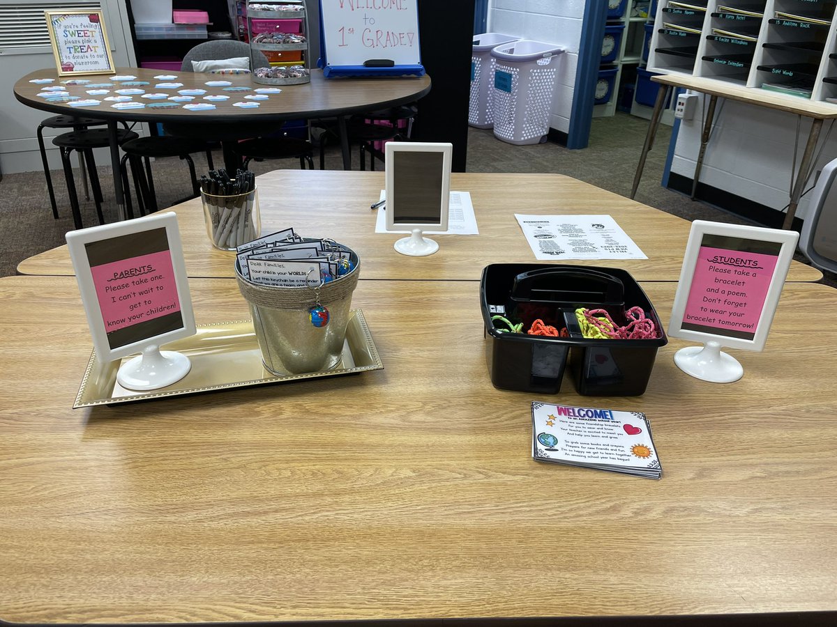 marnellandrea29's tweet photo. In a few minutes I’ll be meeting 18 first graders at supply drop off! I’m so excited! @VV_Voyagers #fabulousfirsties #supplydropoff #newfaces #soexcited https://t.co/GEW5XdUKYF