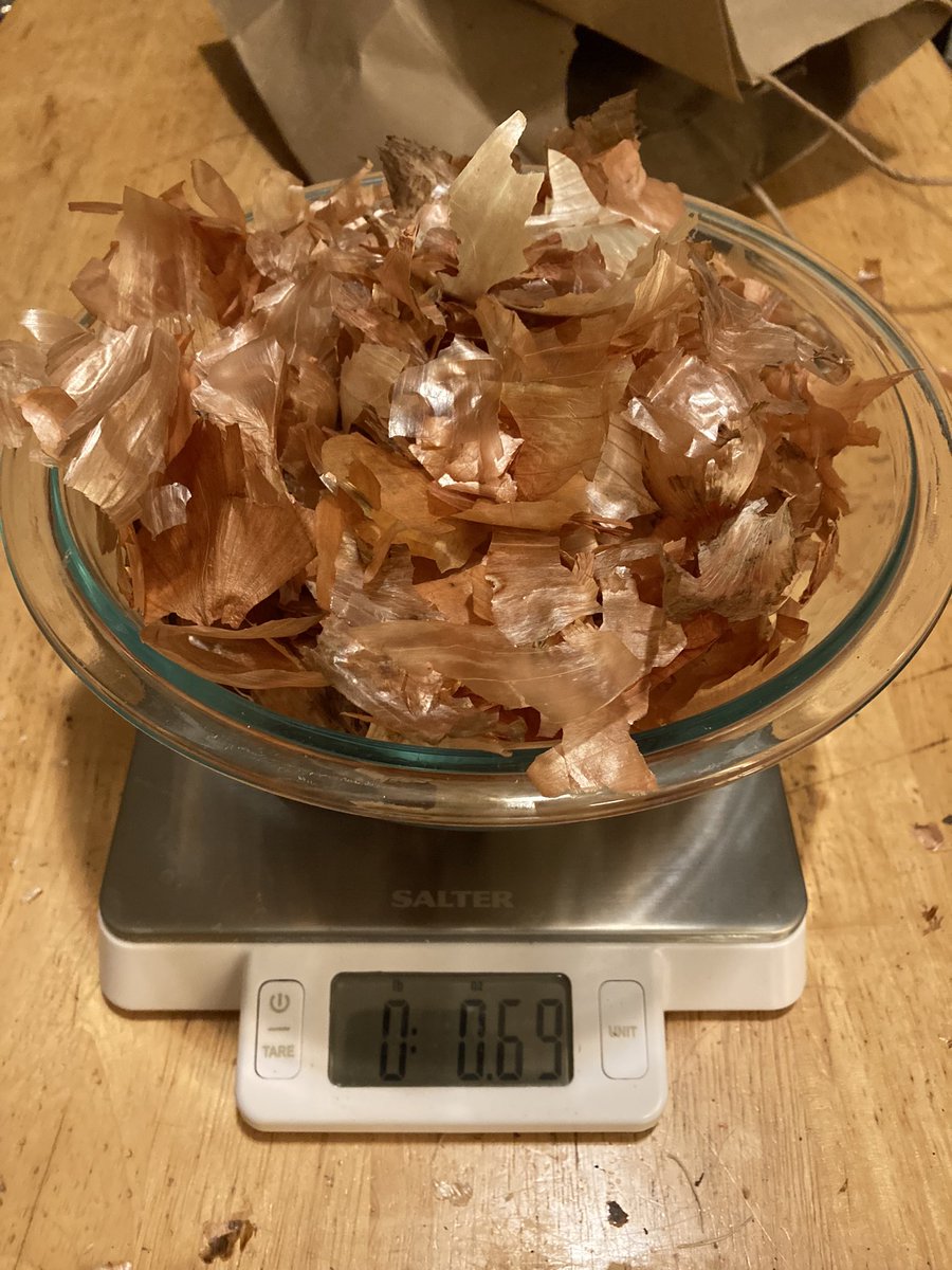 StoryBoyle's tweet photo. Not enough onion skins: so much volume to so little mass. Bring me the skins of your onions! https://t.co/Pe4haiqLKw
