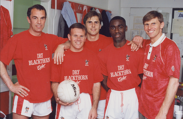 robertmdaws's tweet photo. #AlanWalsh In 1984, he joined @BristolCity , making 218 league apps, winning their player of the season award in 1987–88. During his time at City he became renowned as an early exponent of the stepover football skill, colloquially known as the 'Walshy shuffle' https://t.co/y8IPgS0fHn