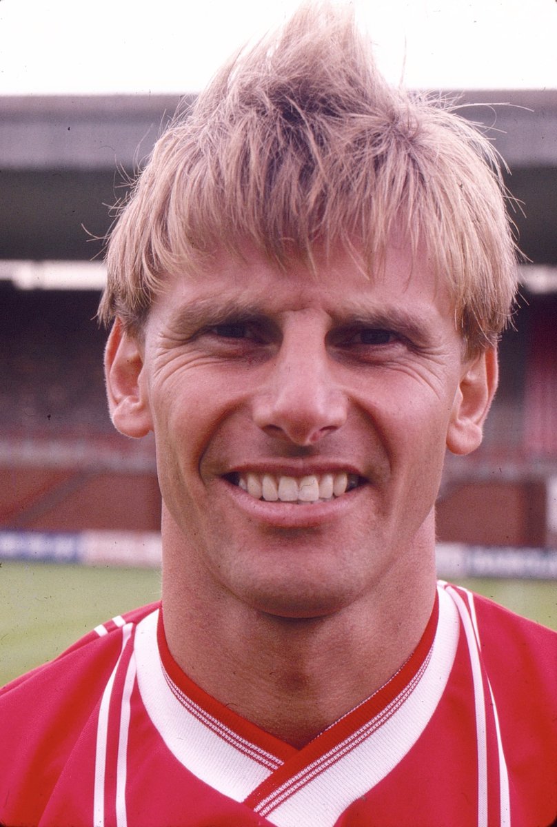 robertmdaws's tweet photo. #AlanWalsh In 1984, he joined @BristolCity , making 218 league apps, winning their player of the season award in 1987–88. During his time at City he became renowned as an early exponent of the stepover football skill, colloquially known as the 'Walshy shuffle' https://t.co/y8IPgS0fHn