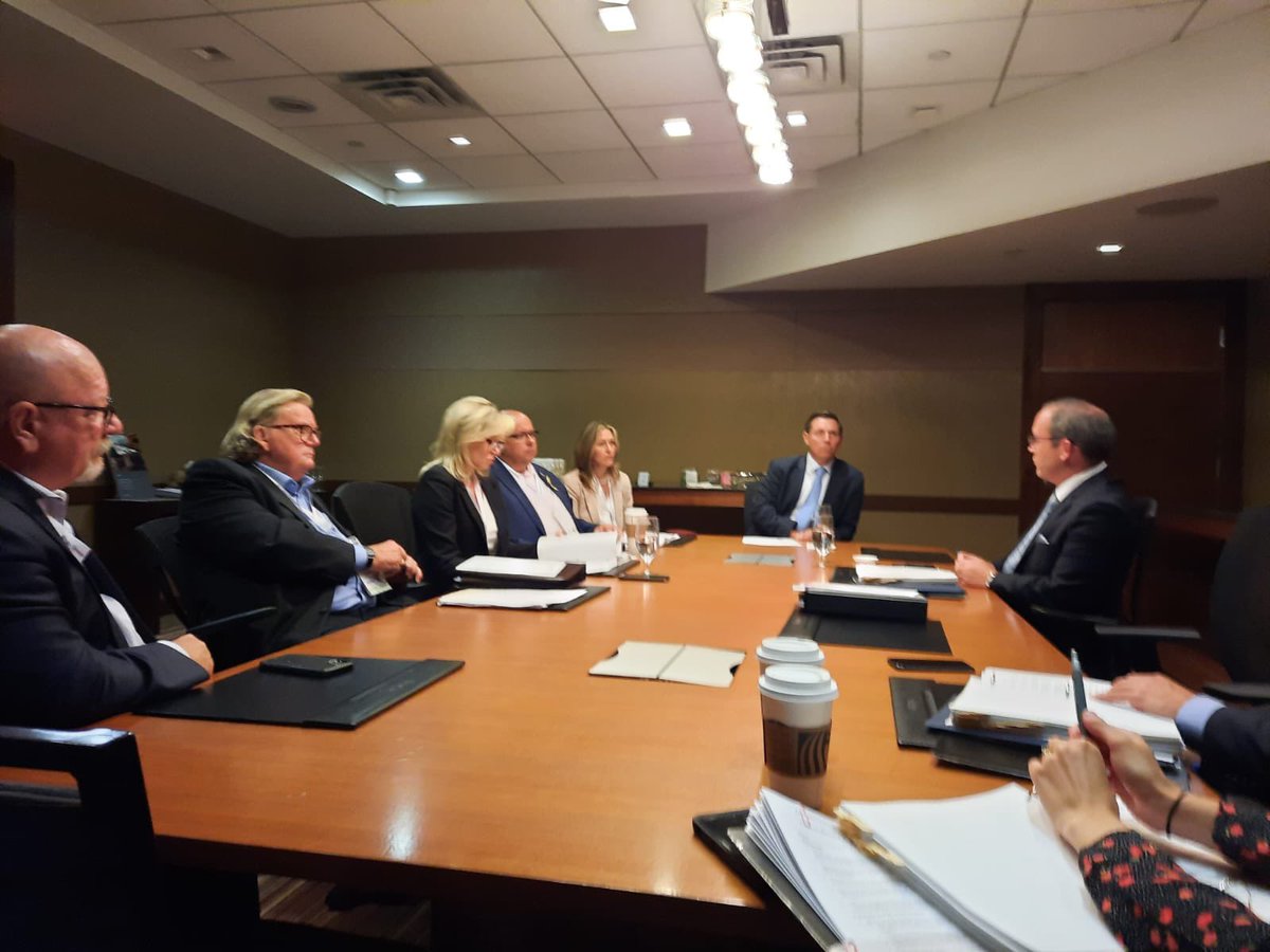 patrickbrownont's tweet photo. Joined the @ONBigCityMayors for a productive meeting with my old colleague from Simcoe County and Ontario’s @attorneygeneral @douglasdowney. Judicial resource shortages are severely hampering our POA courts. Thank you Doug for hearing our concerns.  #AMO2022 @AMOPolicy #onpoli https://t.co/w2b70TtC7q