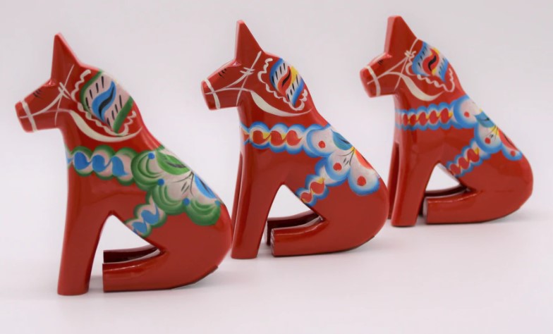 ShopSwedish's tweet photo. Did you know 2022 is the 100th anniversary of first commercial dala horse manufacturer?  Grannas A Olsson Hemslöjd is the original maker of the Dala Horse. 

Shop their dala horses and more in-person and online at https://t.co/KWTFKNgCDO. https://t.co/nZ77WBMx4r