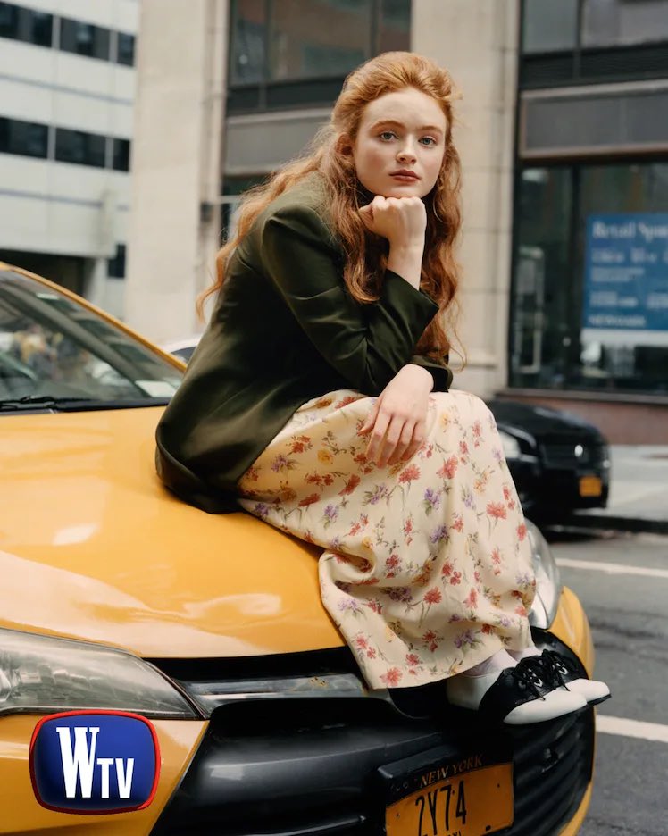 FilmUpdates's tweet photo. Sadie Sink as Elaine from ‘Seinfeld’ for W Magazine’s TV Portfolio https://t.co/SQwj4atOeU