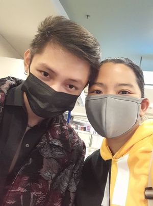 StylersOfficia1's tweet photo. NEW STYLE at "FOOL" MV Red Carpet Premiere 081422

NEW STYLE with STYLERS!..
and fans of @ericejercito and the other viva artist 

#FoolRedCarpetPremiere 
#EricEjercito #FoolMV
@ericejercito
@VivaArtists_
@NewStyle_offcl
@StylersOfficia1
@RomeoKimoffici1 https://t.co/yNLi89KHI3