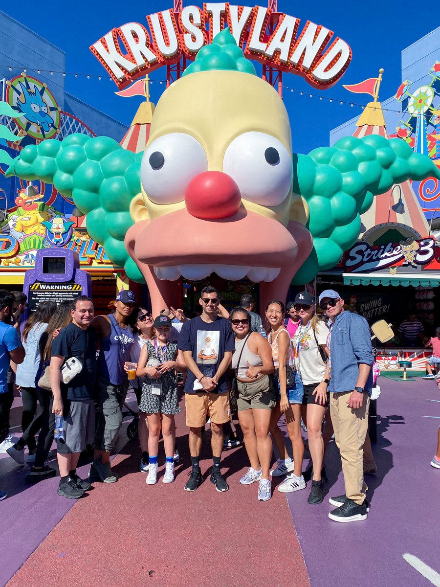 MillerPRNews's tweet photo. So much fun at @UniStudios during our Miller PR team day! 🤗 It was so great getting all of our team together from LA and NYC! We’re so blessed to have such a passionate caring team!! 💪🏼💯 #MillerPR #MPR #dreamteam #teamworkmakesthedreamwork https://t.co/LNmgvz50p6