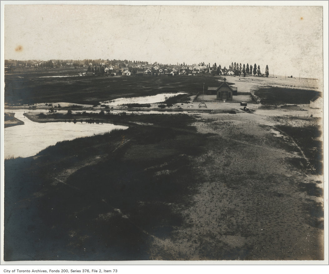 TorontoArchives's tweet photo. A 360 degree look at the #TorontoIsland taken 123 years ago from #GibraltarPointLighthouse. The Toronto & Region Conservation Authority are currently in their final phase of the Gibraltar Point Erosion Control Project! https://t.co/zrx71bfTpq #TorontoArchives https://t.co/PcHIL23Y0y
