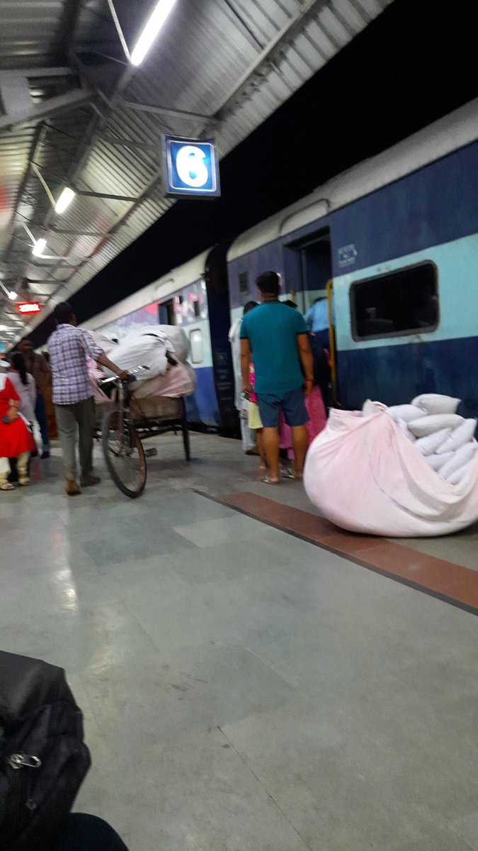 creative_amit_'s tweet photo. @AlertCitizen6 @RailwaySeva Its 23.30 and coach is not ready.. lights off.. bedding is in rickshaw https://t.co/qjOYZjNP6q
