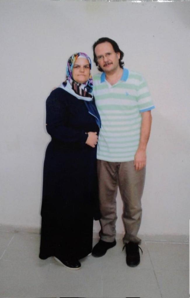 TutsakBebekler's tweet image. ADANA

Önce babasız sonra annesiz kaldılar!

Baba Ali Özak, 1,5 yıl önce cezası onandığı için tutuklandı.
İki hafta geçmeden iftiracı beyanıyla anne Nermin Özak'ta tutuklandı.

Geride 12, 20 ve 24 yaşlarında gözü yaşlı üç kardeş kaldı!

@Leventism

#Endpushbacks