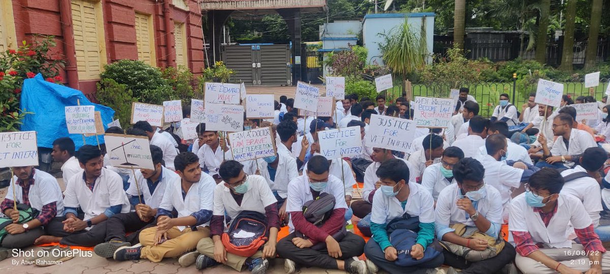 ForumBengal's tweet photo. The peace of the white coat
Now will bring revolution!

We demand to increase our internship stipend from 9000 to 28050 + DA% (same as MBBS, BDS, BHMS and BAMS)
@MamataOfficial
@abhishekaitc 
@SwapanDebnath98 
@MahuaMoitra https://t.co/5e5NwKL61Y