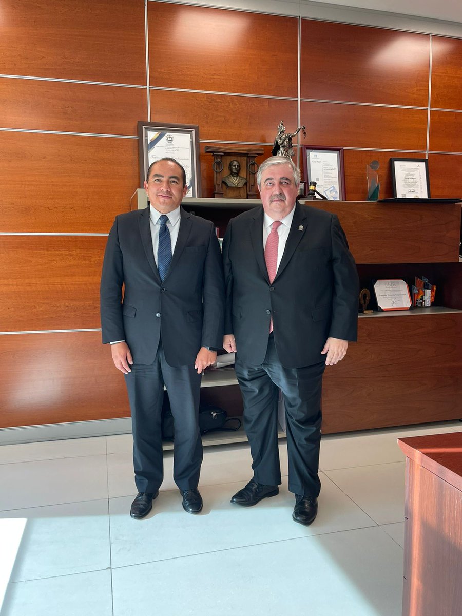 ClubPalabra's tweet photo. En la entrevista con el Dr. Ricardo Sodi Cuellar, Presidente del Tribunal Superior de Justicia del Estado de México.

#ElClubDeLaPalabra
#HacernosDePalabras

@osiris_ramirez3 
@MexiquenseR 
@PJEdomex https://t.co/yzPgUEQuDX
