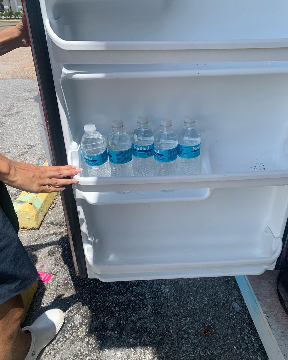 HocHtx's tweet photo. Our summer of solidarity fundraiser is officially over🥳🥳 This past sunday we were able to distribute fans, coolers, and solar power battery packs to our community members! Big shoutout to our friends over at @htxcommfridges for supporting our efforts! https://t.co/SQI5sVqopu
