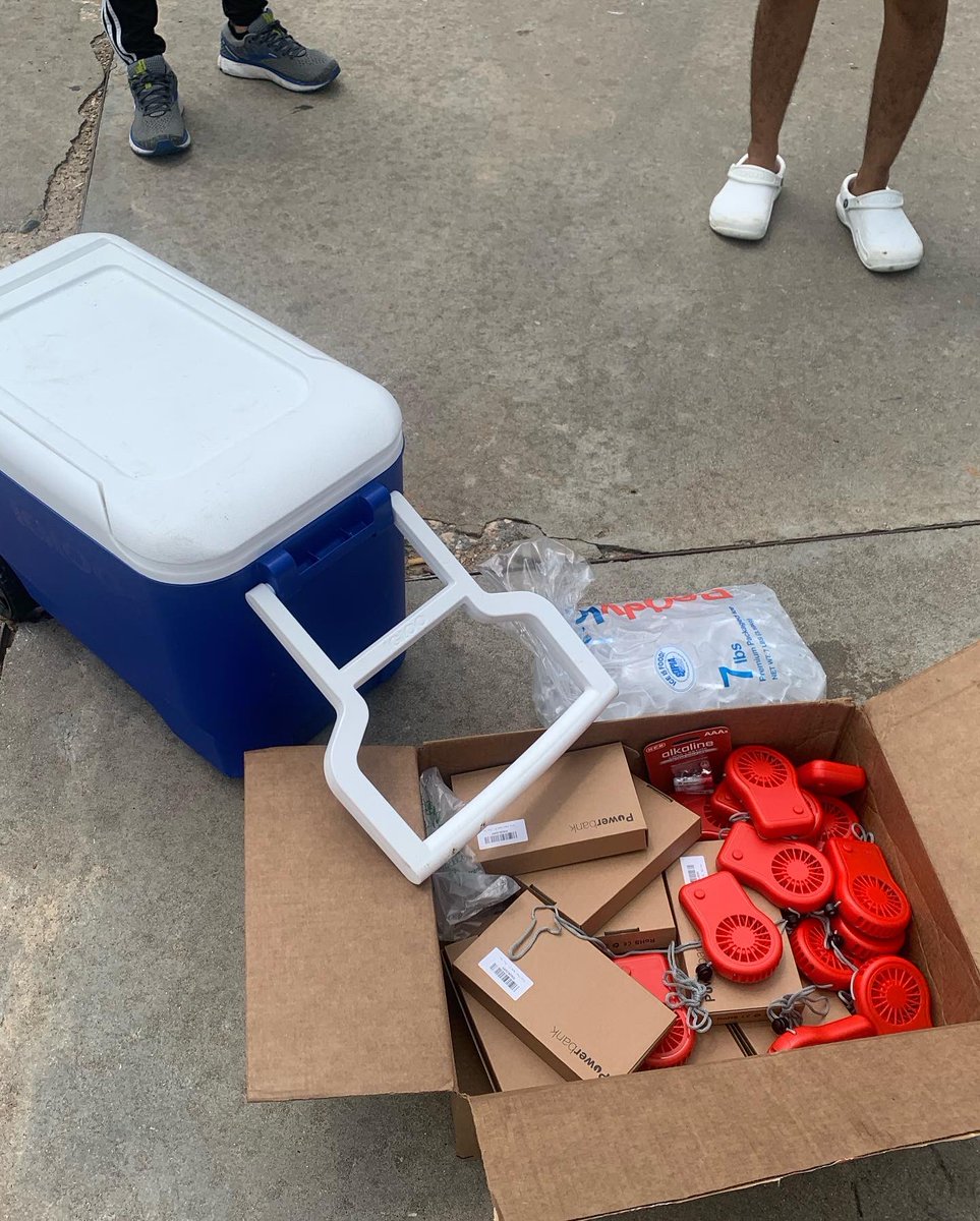 HocHtx's tweet photo. Our summer of solidarity fundraiser is officially over🥳🥳 This past sunday we were able to distribute fans, coolers, and solar power battery packs to our community members! Big shoutout to our friends over at @htxcommfridges for supporting our efforts! https://t.co/SQI5sVqopu