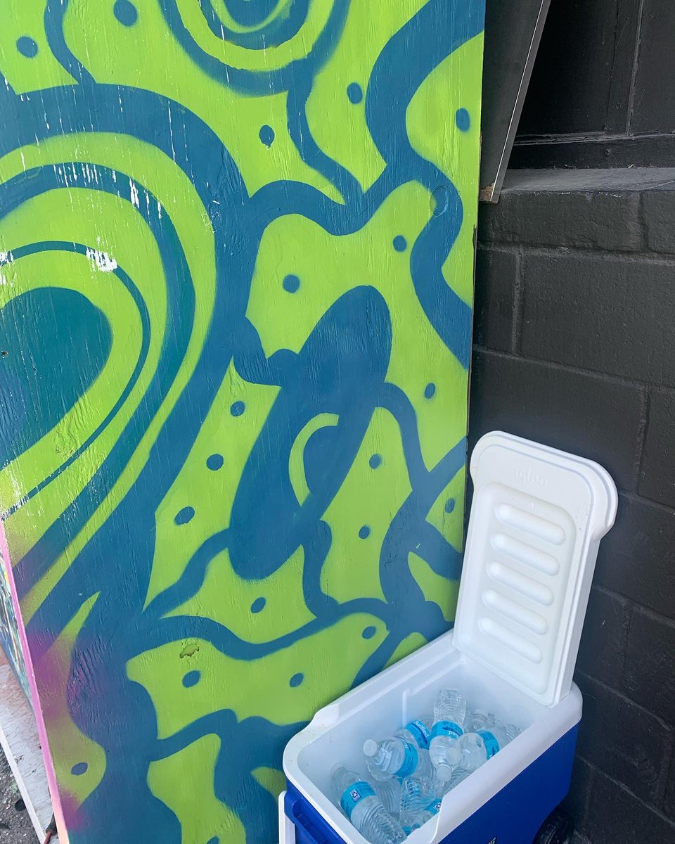 HocHtx's tweet photo. Our summer of solidarity fundraiser is officially over🥳🥳 This past sunday we were able to distribute fans, coolers, and solar power battery packs to our community members! Big shoutout to our friends over at @htxcommfridges for supporting our efforts! https://t.co/SQI5sVqopu