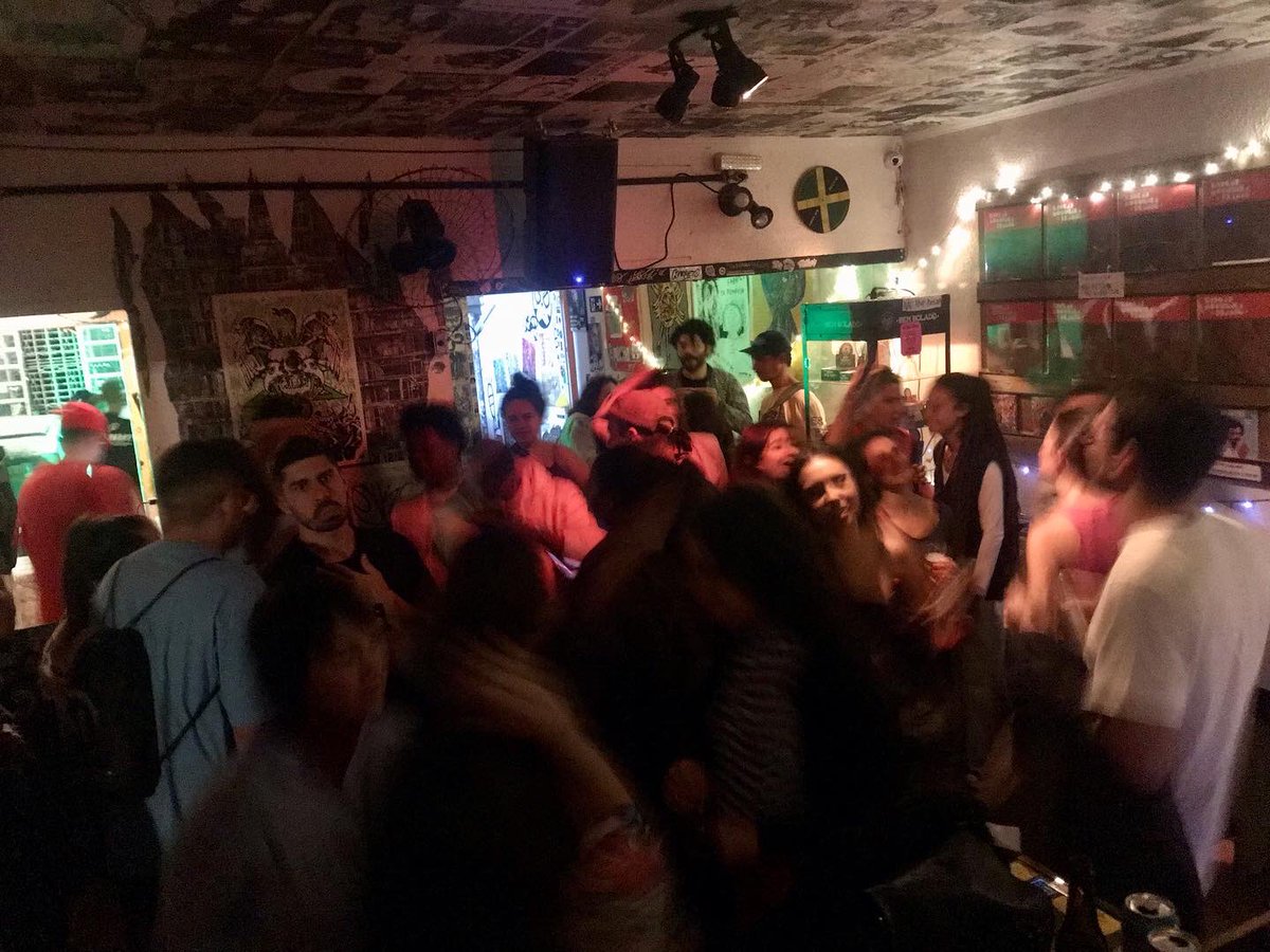 Arthurfreestyle's tweet photo. No fim de semana estreou meu Vinil Compacto no “Fatiados Discos” e tocou os sons “De Coração” e “Outro Lugar” com Dj Hum e Dj Alan lançando só as melhores. Grato pela consideração, tamojunto! 🙌🏽🔥🎤
#arthurfreestyle #fatiadosdiscos #sumaré #djhum #djalan #ruas #sp #brasil #djs https://t.co/z3Q5LE3vpc