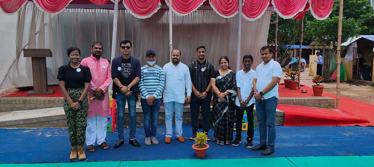 RotaryNeeladri's tweet photo. Interactors of Interact club of Bhubaneswar Neeladri has observed the independence day 2022 AZADI KA AMRIT MOHOTSAV along with plantation program at Jawarhal Lal Bal Bhaban in Pokhariput.#August15  #AzadiKaAmritMahotsav #independenceday2022 #Rotary
#interactors @RotaryNeeladri https://t.co/puUXAvkIO6