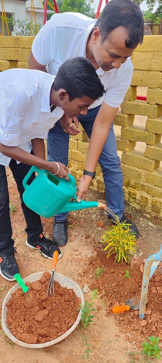 RotaryNeeladri's tweet photo. Interactors of Interact club of Bhubaneswar Neeladri has observed the independence day 2022 AZADI KA AMRIT MOHOTSAV along with plantation program at Jawarhal Lal Bal Bhaban in Pokhariput.#August15  #AzadiKaAmritMahotsav #independenceday2022 #Rotary
#interactors @RotaryNeeladri https://t.co/puUXAvkIO6