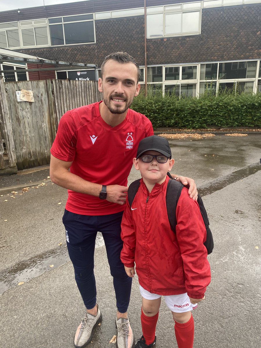 Thomas has had an extra exciting day today at <a href="/NFFC_Community/">Nottingham Forest Community Trust</a> soccer school and meeting <a href="/Harry_Toffolo/">Harry Toffolo</a> and <a href="/Lewis_OBrien98/">Lewis O'Brien</a> #NFFC 🔴⚪️