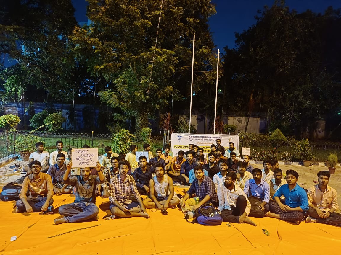 ForumBengal's tweet photo. Our movement continues even at night
@MamataOfficial 
@abhishekaitc @SwapanDebnath98 
@MahuaMoitra 
@abpanandatv 
@News18Bengali 
@MyAnandaBazar 
@ndtv https://t.co/UsliNEskKI