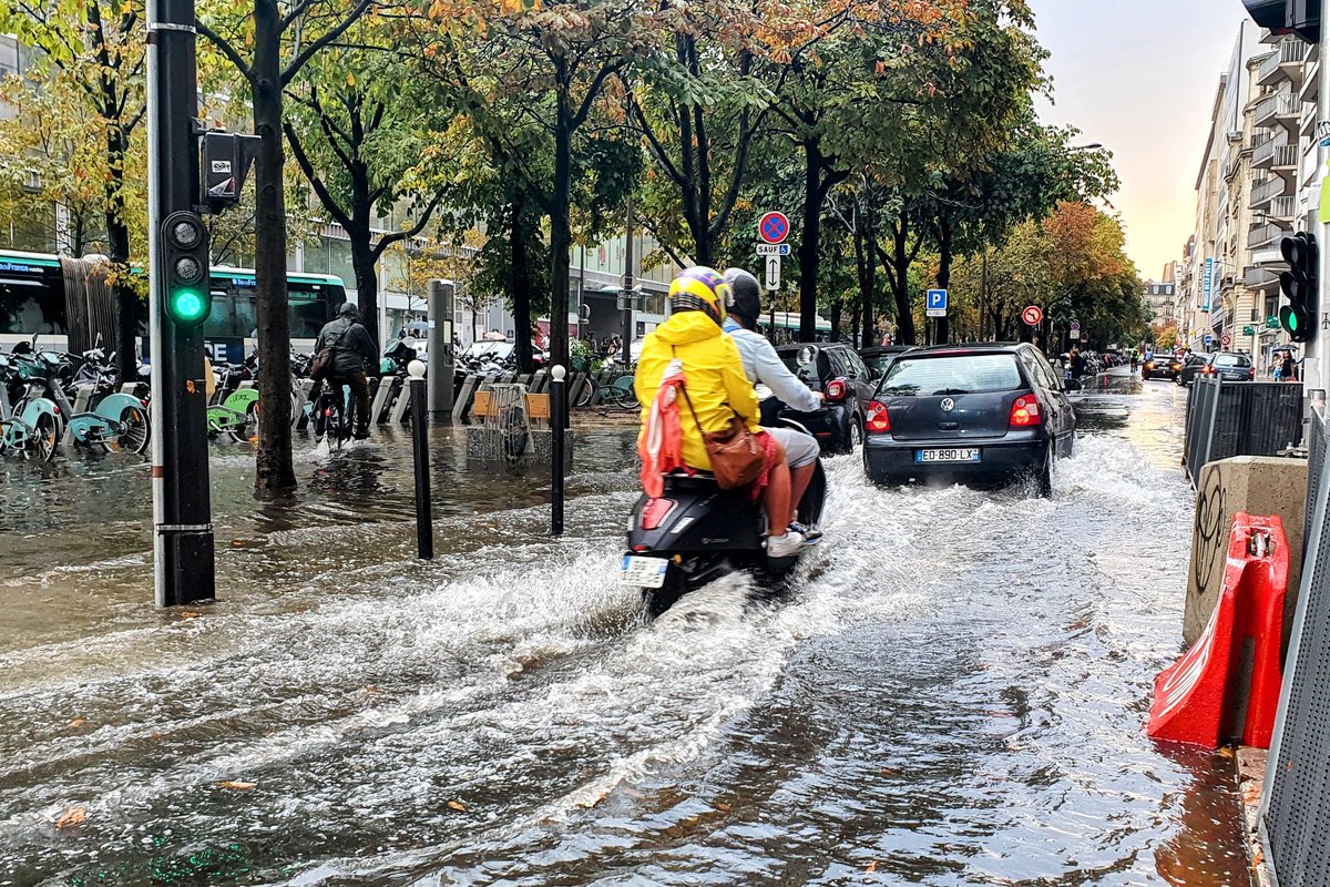 Bienvenue à Aquaparnasse. #Paris #orages #pluie