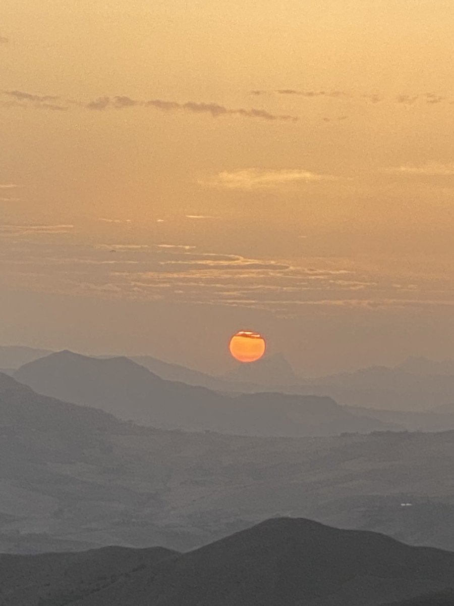 Lino_Scaccia's tweet photo. Al tramonto.. caldo e afa .. il sole e la foschia dicono la calura che si sente.. buona serata …
#BuonaSerata #Altramonto #BuonaSerataATutti #Tramonto #calura #afa #nottebuona #notte #BuonanotteATutti ... #sispera https://t.co/HitpxEqHlx