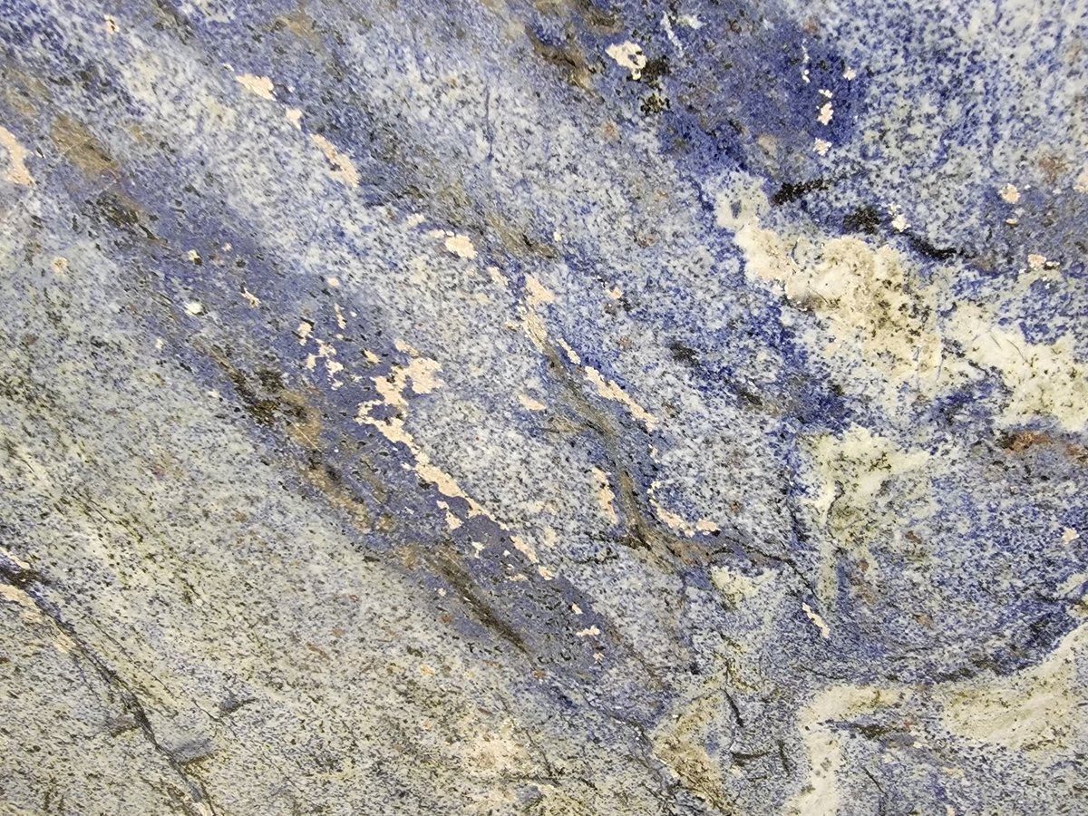 granite_dc's tweet photo. Azul Bahia is quarried from Brazil, featuring veins of sparkling white, black and gray interspersed between the azure. This beautiful, polished stone has an astonishing otherworldly look that will harmonize perfectly with a variety of design selections. https://t.co/hSvK0Q6kSV
