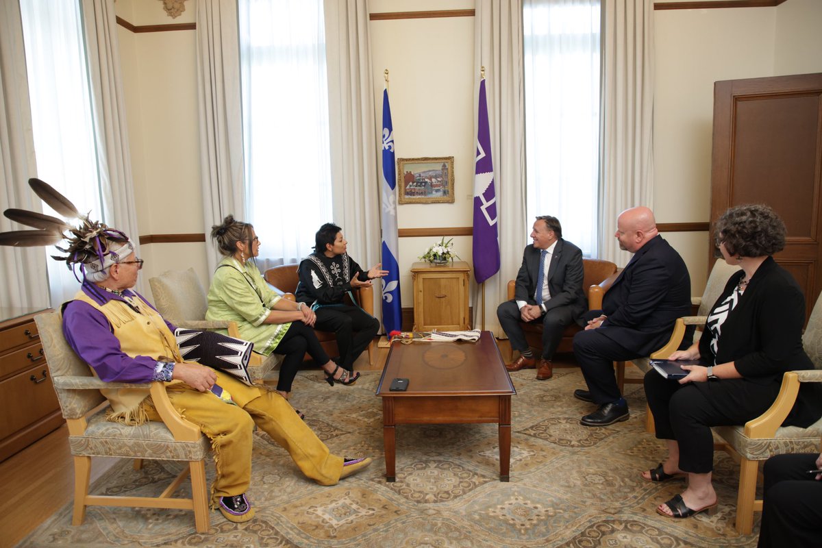 francoislegault's tweet photo. Bonne rencontre avec la grande cheffe de Kahnawake, Kahsennenhawe Sky-Deer, en compagnie du ministre responsable des Affaires autochtones, @IanLafreniere. Nous avons parlé de réussite éducative des jeunes et du renforcement des relations entre nos nations. https://t.co/nEHv56w0Ap