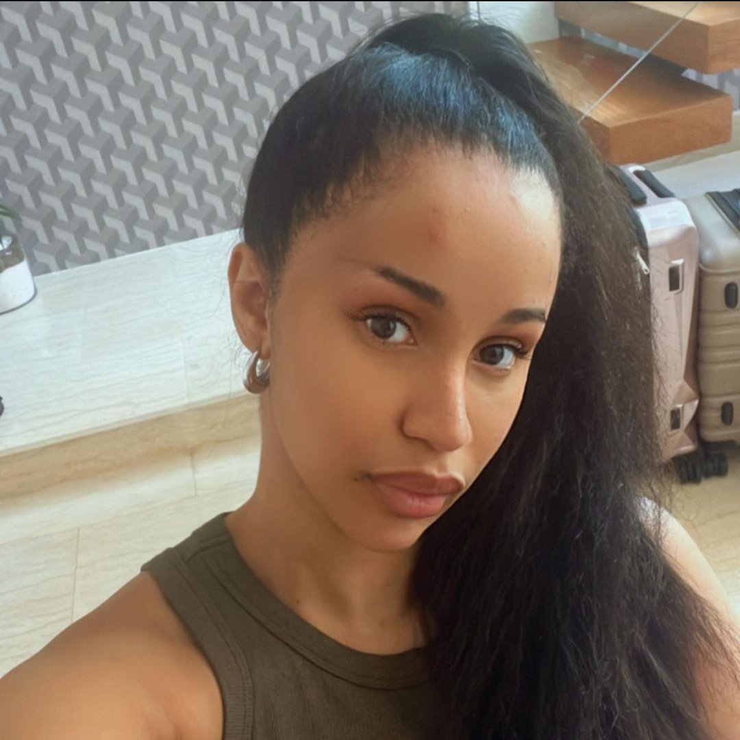 HollywoodUL's tweet photo. Cardi B with the natural look!! Yasss sis looking better than your fave even without make-up sis https://t.co/oXByKKyISn