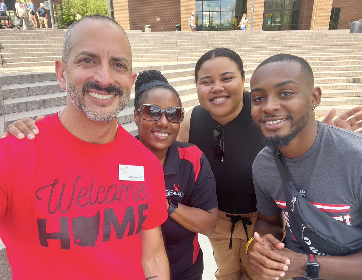 JRGuardiaPhD's tweet photo. Ready for Bienvenido: Latinx/a/o Welcome on campus! @StuAffUC @UC_EPS #UCSAProud https://t.co/RWt4adhCTi