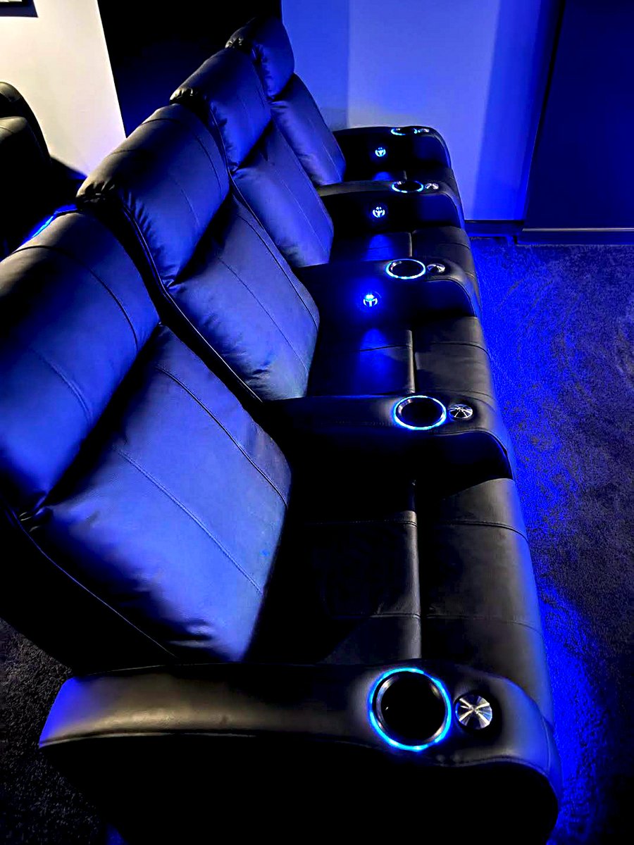 Valencia Theater Seating tweet media