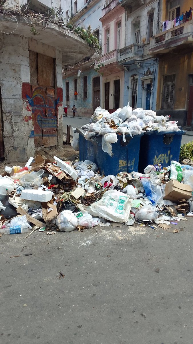 CarreroEdel's tweet photo. Mira @DiazCanelB @PresidenciaCuba como avanza Cuba esto es Esquina Animas e Industria Centro Habana Martes 16 de agosto 2022 2 y 10 pm 
#CubaEstadoFallido https://t.co/H2GquQt40x