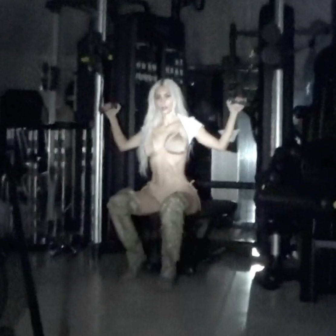 r0rygh's tweet photo. me breaking into the gym at 3 am to avoid all the grandpas during the day https://t.co/3nK1agK0Qx